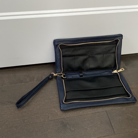 New, never worn navy blue Marlin Firenze leather wristlet/clutch. - Picture 2 of 7